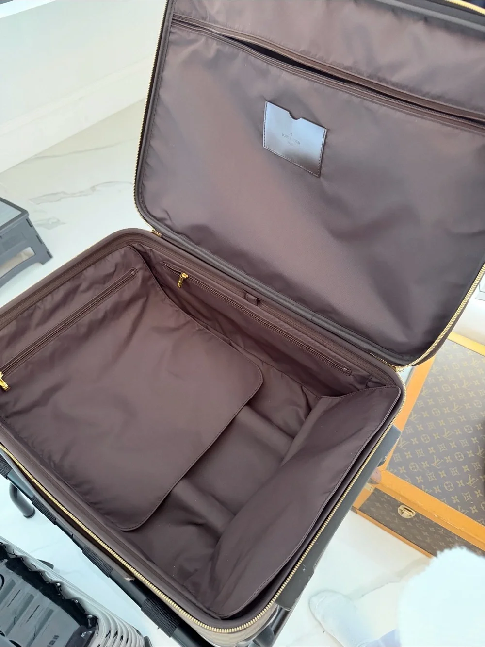 Louis Vuitton Brown Checkered Rolling Carry-On with Gold Hardware - Picture 3 of 6